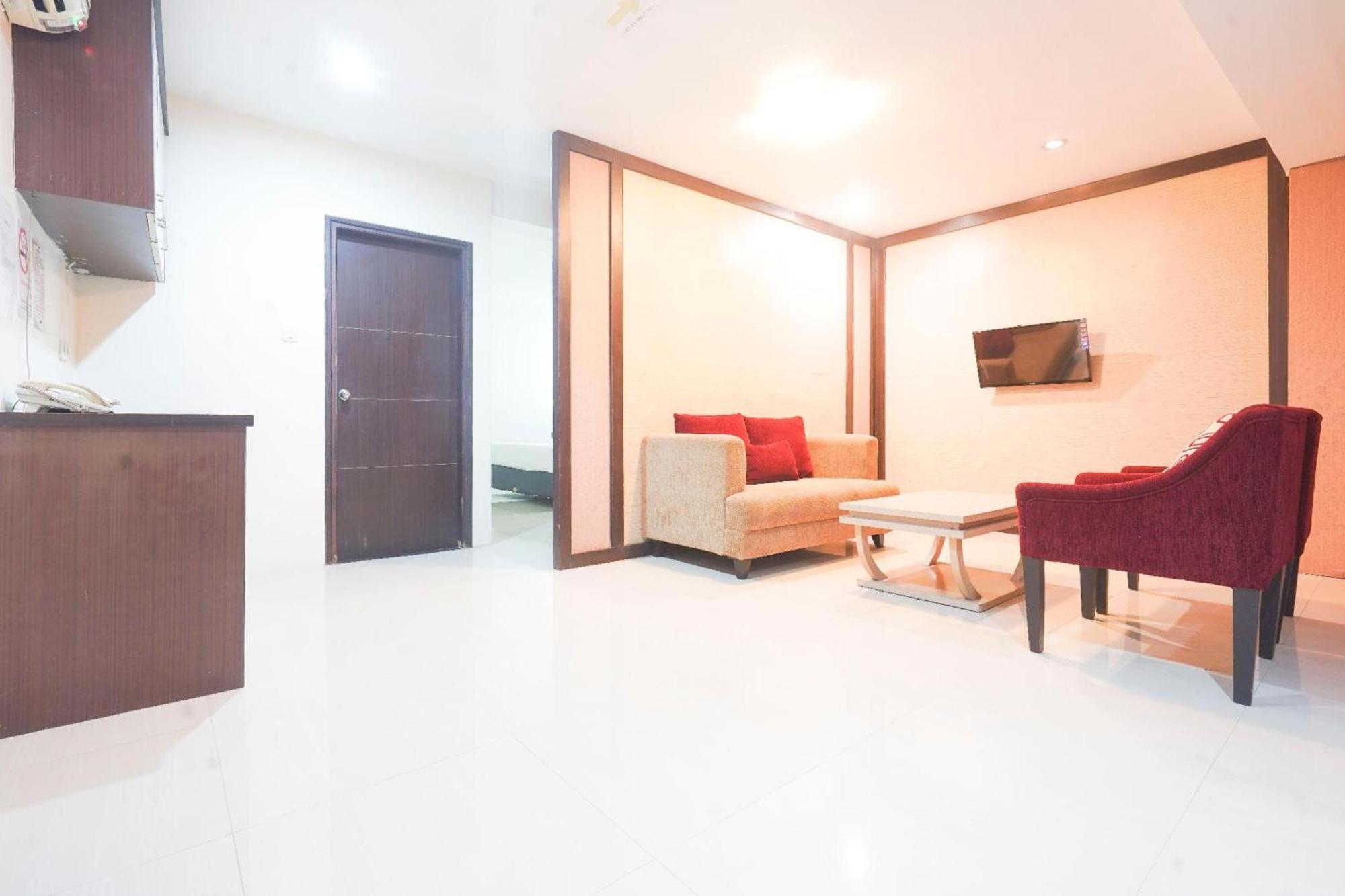 Collection O Losari Near Pantai Losari Formerly Hotel Grand Populer Makassar Exterior foto