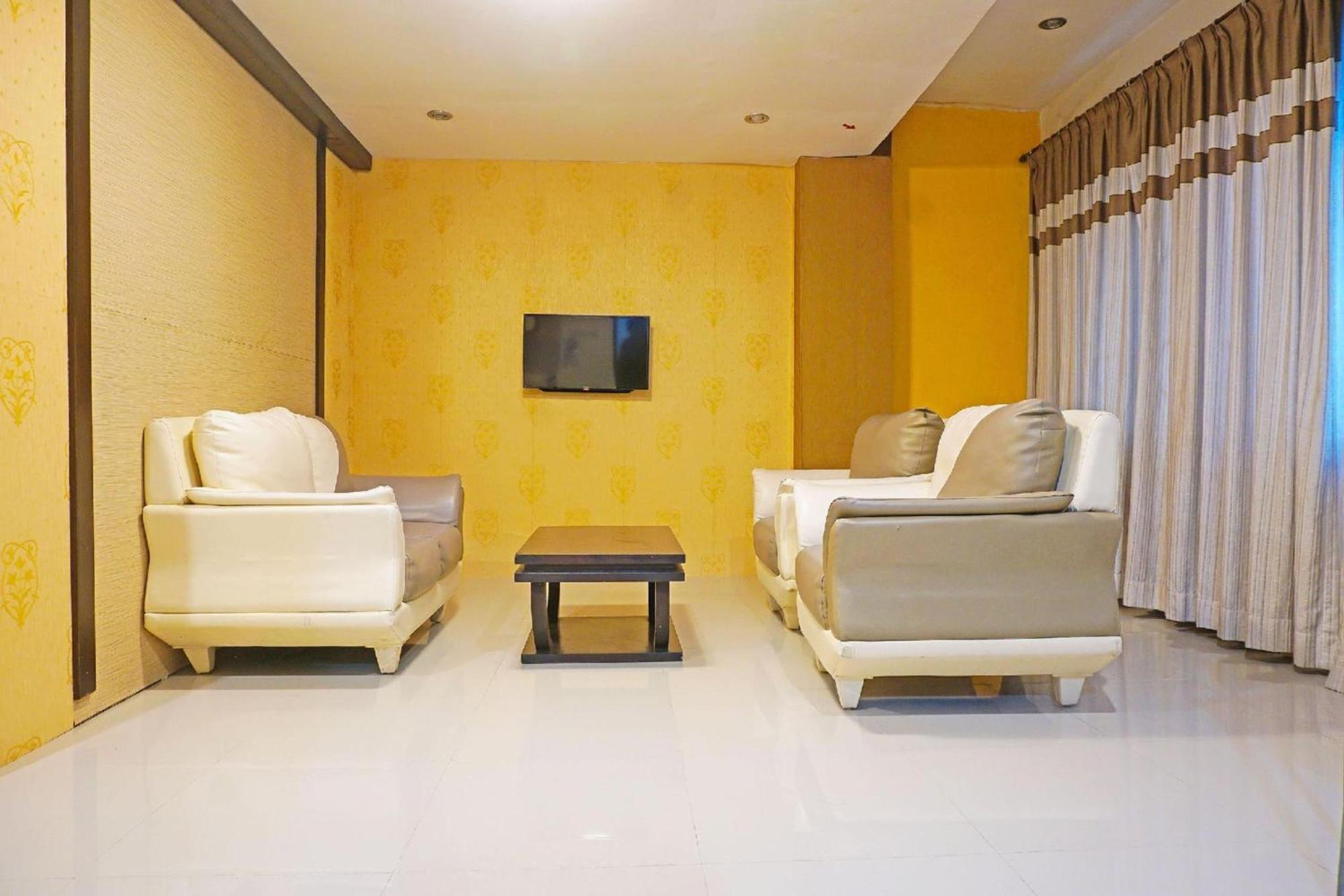 Collection O Losari Near Pantai Losari Formerly Hotel Grand Populer Makassar Exterior foto